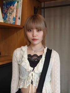 【倉畑果歩】キャメルベージュ×顔周りレイヤー - NERO HAIRSALON掲載