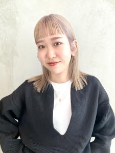 【赤津美奈】ホワイトベージュ×オン眉 - NERO HAIRSALON NAVY掲載