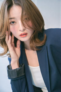 30代40代大人かわいいミディアムレイヤースタイル - little×kuruku 銀座2号店掲載