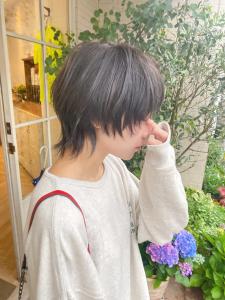 グレー系カラーのウルフショート20代30代人気ヘアスタイル - CHAINON掲載