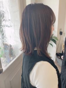 タイトシルエットのゆる外ハネ30代40代人気ヘア大人可愛い髪