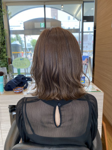 肩で弾むカールが可愛いニュアンスボブ - HELLO'S SOIN 琴似店掲載