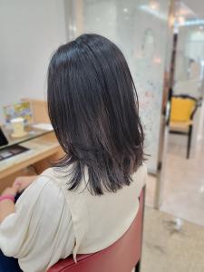 グレージュカラー×レイヤーセミロング - e.m.a PREMIUM BEAUTY SALON掲載