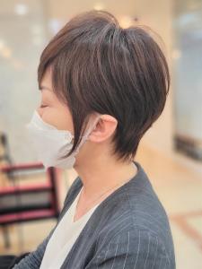 可愛すぎない大人っぽふんわりショート - e.m.a PREMIUM BEAUTY SALON掲載