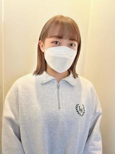斜めバンググレージュカラー デザインカラー シルキーベージュ - ARCANA 明治神宮前 表参道 原宿掲載