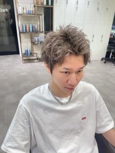 グレージュ × スパイキーショート - FACE。石川町掲載