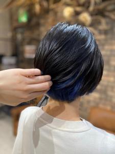 大人かわいいくびれショートブルーインナーカラー - newi八王子掲載