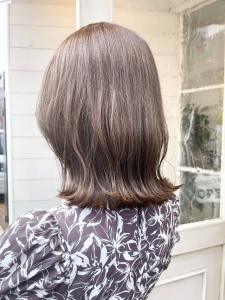段を入れないふんわりくびれボブミルクティーカラー梅ヶ丘美容室 - CHAINON掲載