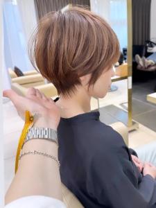 大人可愛い前髪ありのひし形マッシュショートパーマ20代30代 - &STORIES掲載