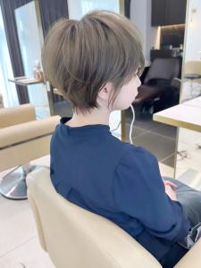 大人可愛い前髪ありのひし形マッシュショートパーマ20代30代 - &STORIES掲載