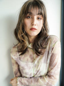 大人可愛い小顔シースルーバングインナーカラーアッシュ20代 - shell吉祥寺【白髪ぼかし/ハイライト/髪質改善/縮毛矯正/ショート】掲載