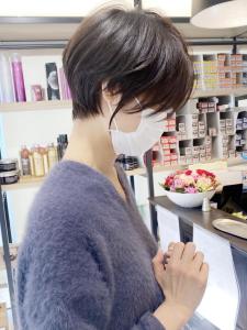 大人可愛い前髪ありのひし形マッシュショートパーマ20代30代 - &STORIES掲載