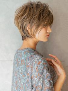 大人可愛い小顔ひし形クビレ丸みボブ20代30代大人ショート - &STORIES掲載