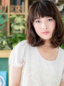 ラベンダーカラーくせ毛風斜めバングミディ　グレージュカラー - COVER HAIR & SPA bliss【カバーヘア アンド スパ ブリス】浦和/浦和西口店掲載