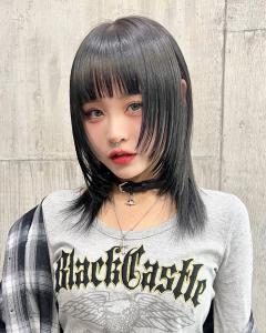 ミディアム　ウルフ　レイヤー　フェイクブラック　表参道/原宿 - Null 表参道本店 デザインカラー/ダブルカラー掲載
