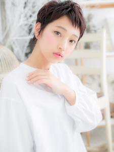 小顔黒髪大人かわいい韓国風マッシュウルフ　アッシュブラック