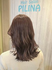 グレージュカラーのミディアムレイヤースタイル - Hair Salon PILINA掲載