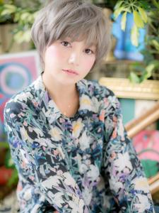 ハイトーンカラーグレーベージュ小顔ショートステップボーンカッ - COVER HAIR & SPA bliss 浦和西口店【カバー ヘア アンド スパ ブリス】掲載