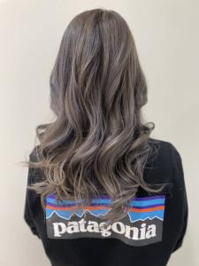 バレイヤージュで今どきぬけ感ヘアー