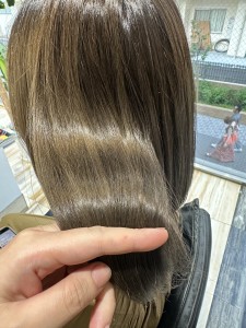 Aujuaで艶髪? - ELLYLONDON 垂水店掲載