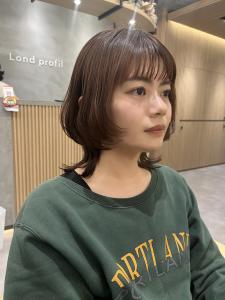 前髪カット顔まわり似合わせ外ハネくびれレイヤーミディ - GLROW掲載