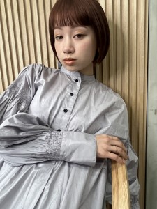 前髪カット顔まわり似合わせ外ハネくびれレイヤーミディ - GLROW掲載