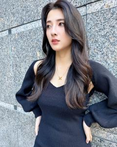 韓国顔まわり暗め透明感カラーくびれ巻きレイヤーカット - GLROW掲載