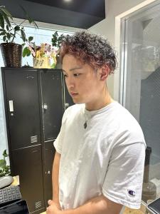 束感ショート　波巻き　ハイライト マッシュパーマ - ARCANA 明治神宮前 表参道 原宿掲載