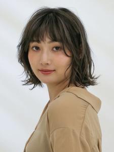 三軒茶屋_レディース_ミディアム_オリーブベージュ_コテ巻き - HAIR & MAKE EARTH 三軒茶屋店掲載