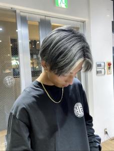 束感ショート　波巻き　ハイライト マッシュパーマ - ARCANA 明治神宮前 表参道 原宿掲載