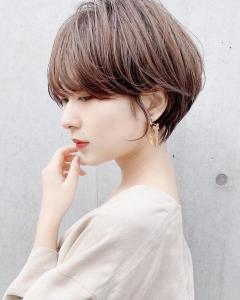 大人可愛い前髪ありのひし形マッシュショートパーマ20代30代 - &STORIES掲載