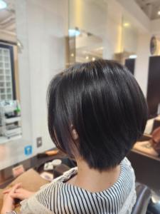 イヤリングカラー×黒髪ショート - Stilla smooth掲載