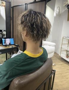 束感ショート　波巻き　ハイライト マッシュパーマ - ARCANA 明治神宮前 表参道 原宿掲載