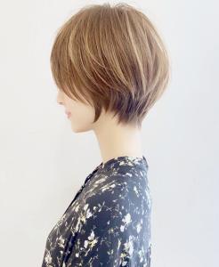 大人可愛い前髪ありのひし形マッシュショートパーマ20代30代 - &STORIES掲載