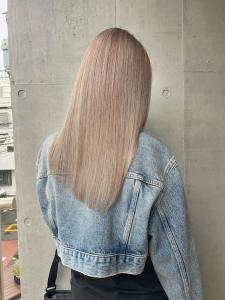 斜めバンググレージュカラーデザインカラー　シルキーベージュ　 - ARCANA 明治神宮前 表参道 原宿掲載