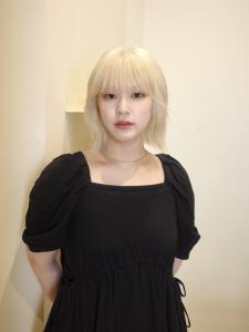 【近藤真帆】ホワイティーブロンド　ハイトーン/ケアブリーチ - NERO HAIRSALON NAVY掲載