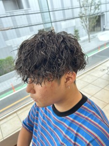 縦落ちで決まるツイストスパイラルパーマ - Dita掲載
