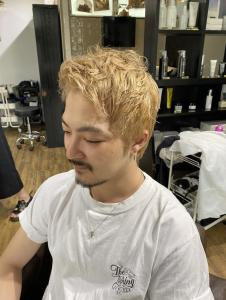 束感ショート　波巻き　ハイライト マッシュパーマ - ARCANA 明治神宮前 表参道 原宿掲載