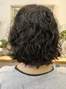 くせを生かしたパーマ風スタイル - MIENE Hair【髪質改善 × 本格エイジングケア専門】掲載