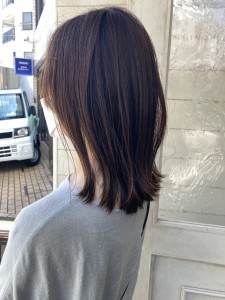 ストレート風外ハネミディアム軽い質感のくびれが今年のトレンド - CHAINON掲載