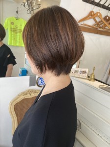 2023年秋冬人気丸みショート乾かすだけで決まる髪型梅ヶ丘美 - CHAINON掲載