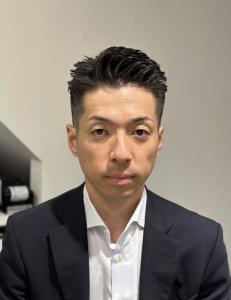 イケオジビジネスサラリーマン　アイロンパーマ - ドルクス日本橋掲載