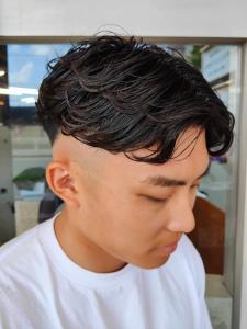 フェードカット 束感　ニュアンスパーマ　黒髪 アップバング - MEN'S SALON alfRed 平針店掲載