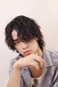 ツイスパウルフ センターパート - メンズヘア整形サロン GOALD 渋谷神南掲載
