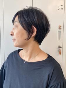 横顔がキレイに見える大人ショート - HAIR&MAKE STUDIO MIMURO掲載
