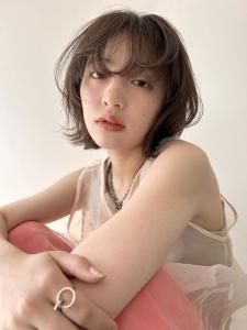 【天神】シルキーベージュ/ミディアムウルフ/レイヤー☆山之内 - SARA BEAUTY×LIFESTYLE掲載