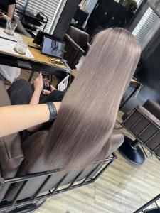斜めバング　グレージュカラーシルキーベージュ　マッシュパーマ - ARCANA 明治神宮前 表参道 原宿掲載
