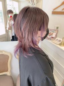 紫インナーカラーのウルフミディアム色落ちも楽しめるカラー - CHAINON掲載