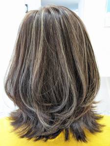 白髪ぼかしハイライト　ポイントハイライト　ミディアム - Hair design MOVE掲載
