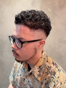 アップバング　スキンフェード　ツーブロック　ツイストパーマ - 完全個室 THIS IS BARBER 3rd掲載